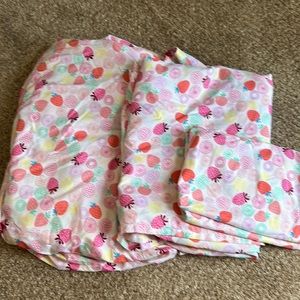 Pillowfort twin size sheet set. Top sheet, fitted sheet, and one pillowcase.